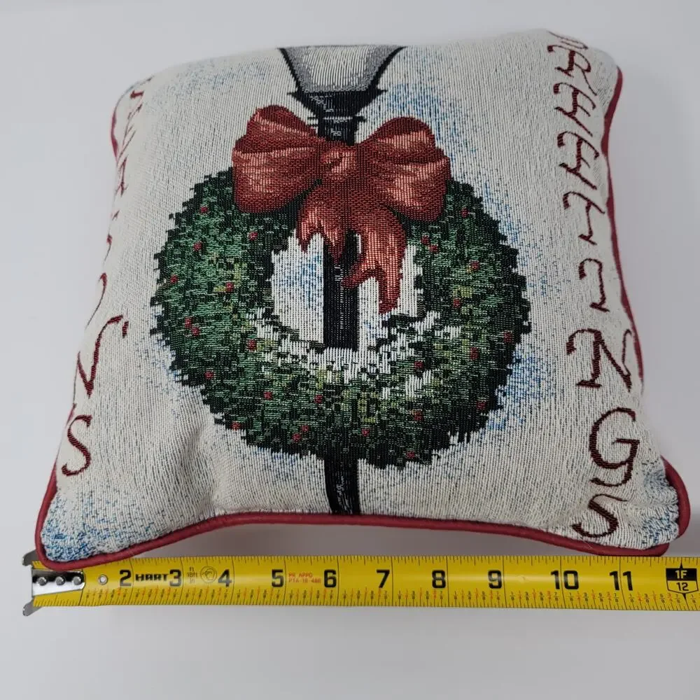 Christmas Needlepoint Tapestry Pillow Lamp Post Wreath Seasons Greetings